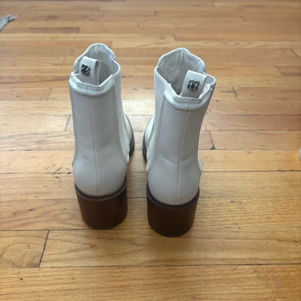 Bandolino White Chelsea Boots Size 9 - Picture 4 of 6